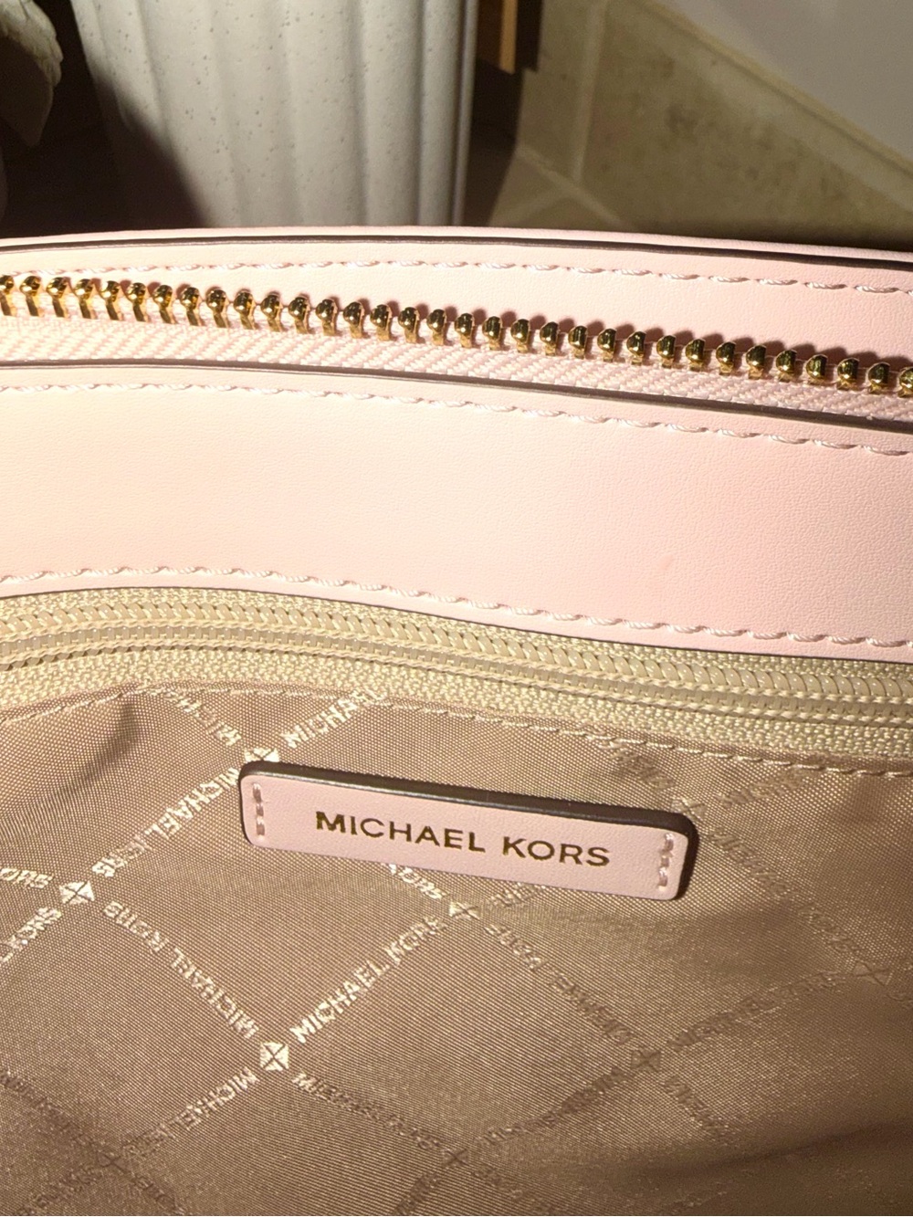 Michael Kors Sheila Powder Blush Heart-Quilted Satchel NWT - Picture 13 of 15
